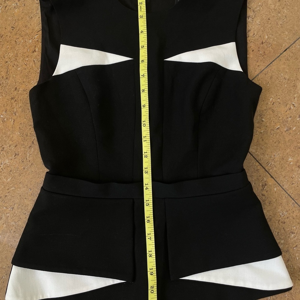 BCBGMaxAzria Black and White Geometric Sleeveless Blouse - Picture 5 of 11